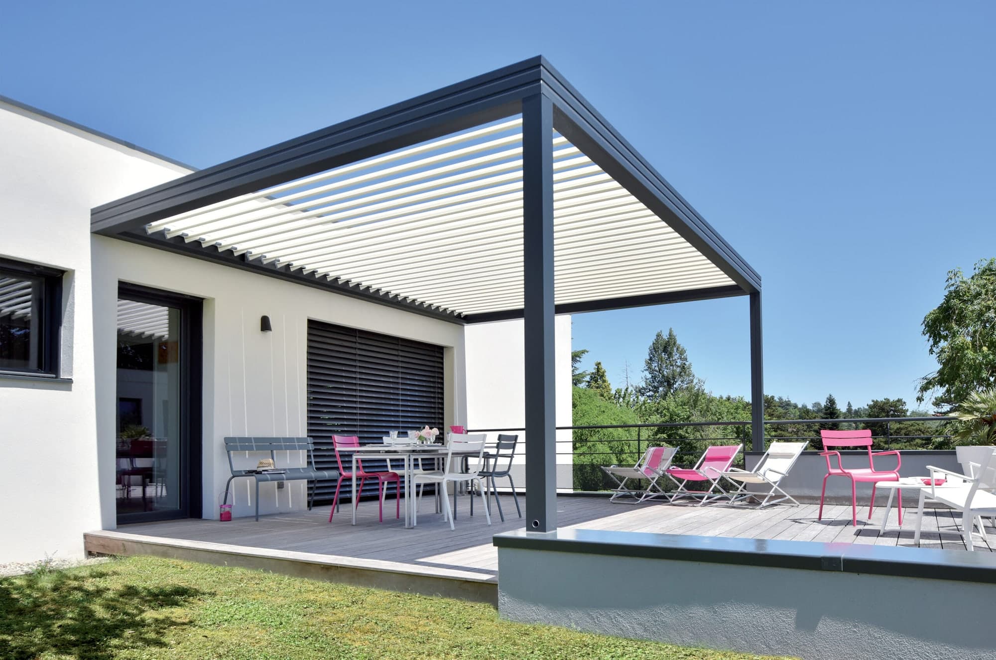 Pool & Louvered Pergola