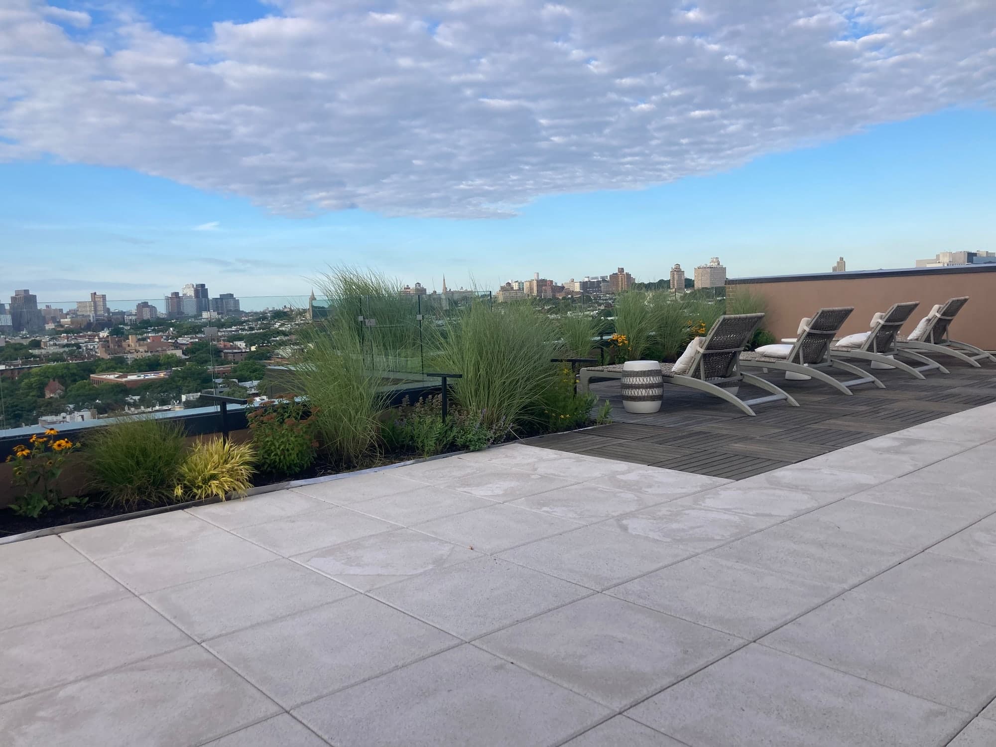 How Do You Choose the Right Commercial Deck Company?